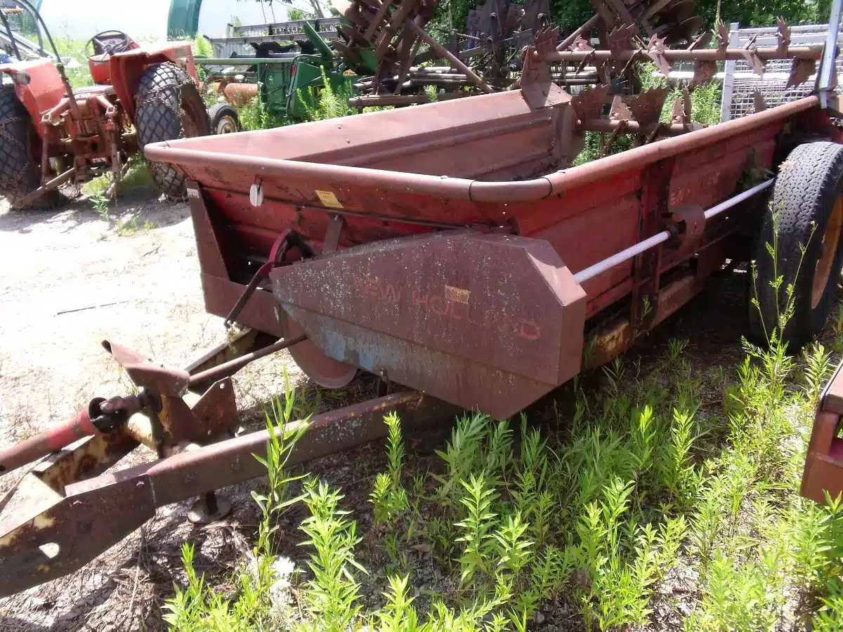 Gallery image 2 for Used New Holland 512 Manure Spreader