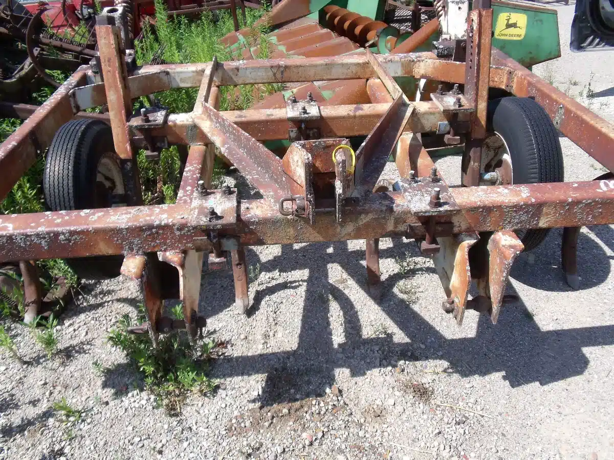 Gallery image 2 for Used DMI 8' Chisel Plow