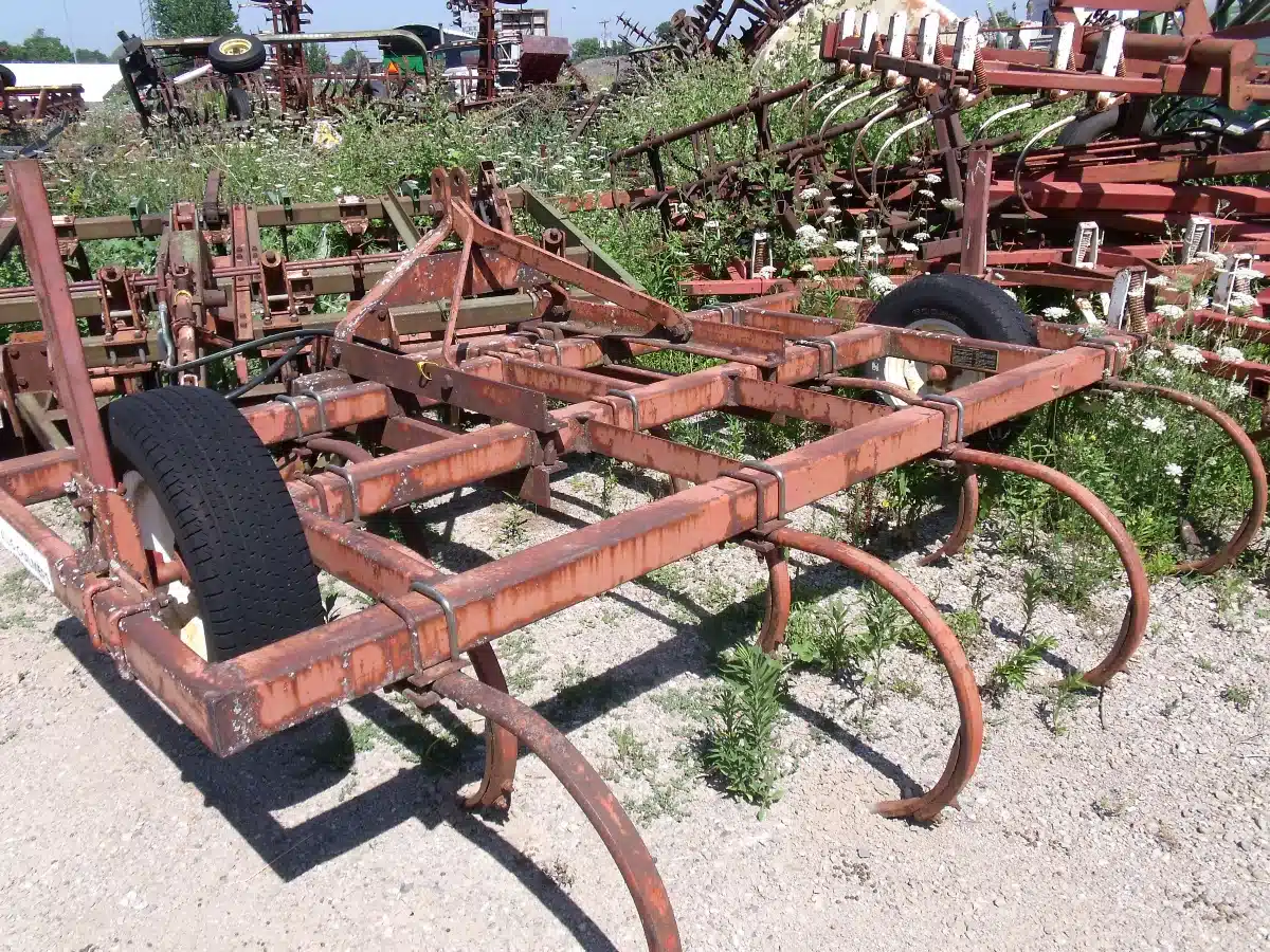 Gallery image 2 for Used Allis Chalmers 10 shank Chisel Plow