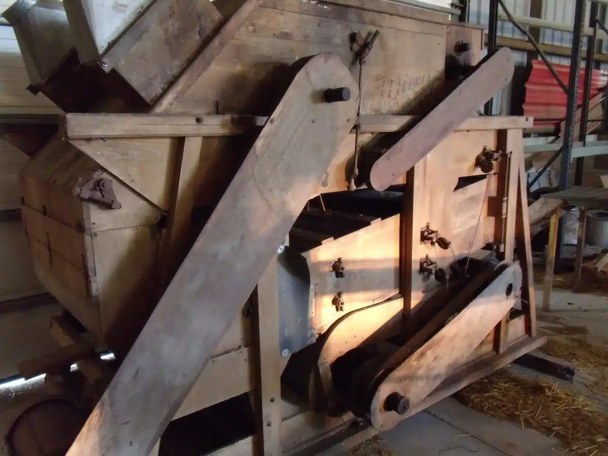 Gallery image 1 for Used Clipper 67D Grain Cleaner