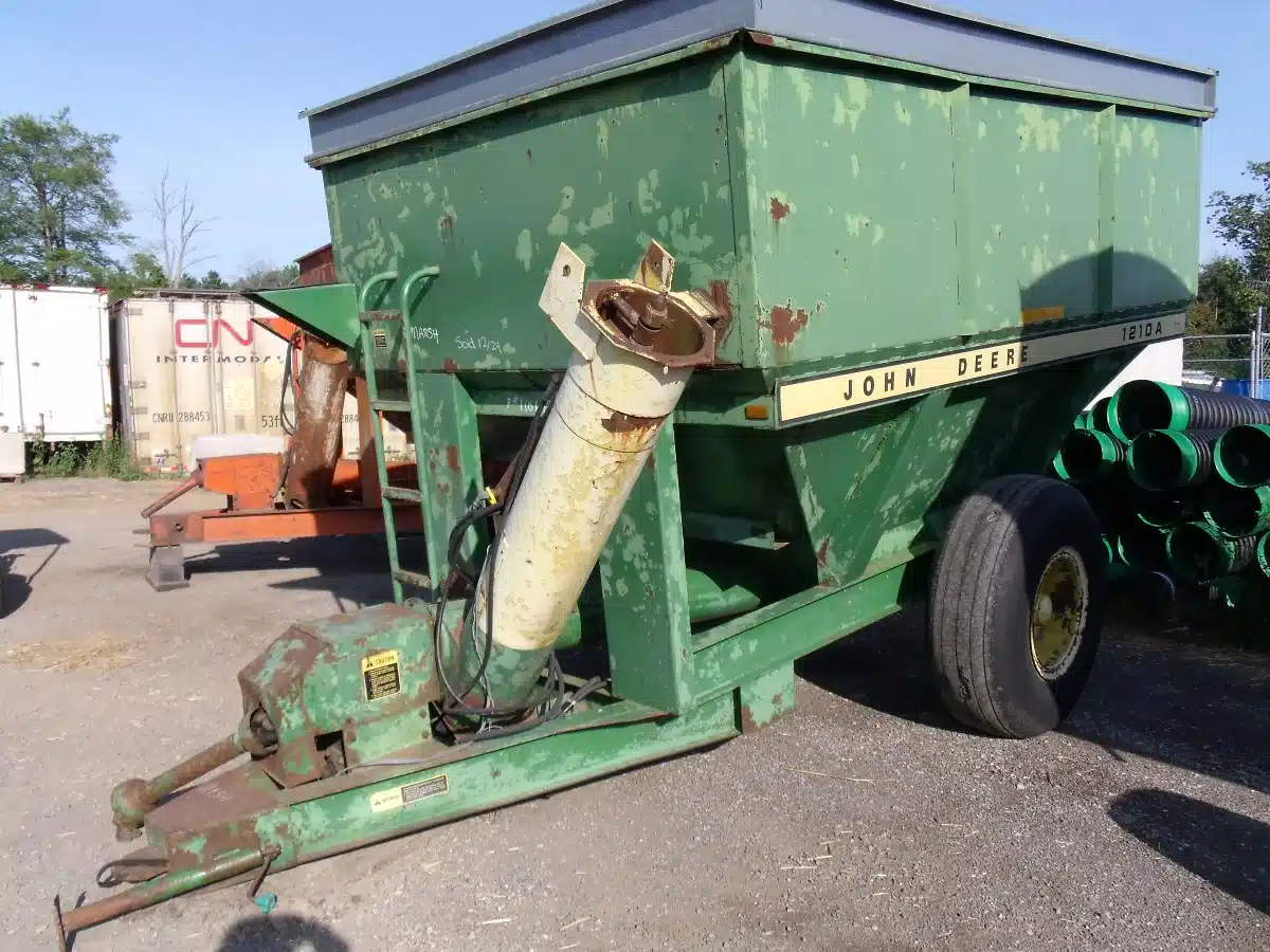 Gallery image 1 for Used John Deere 1210 Grain Cart