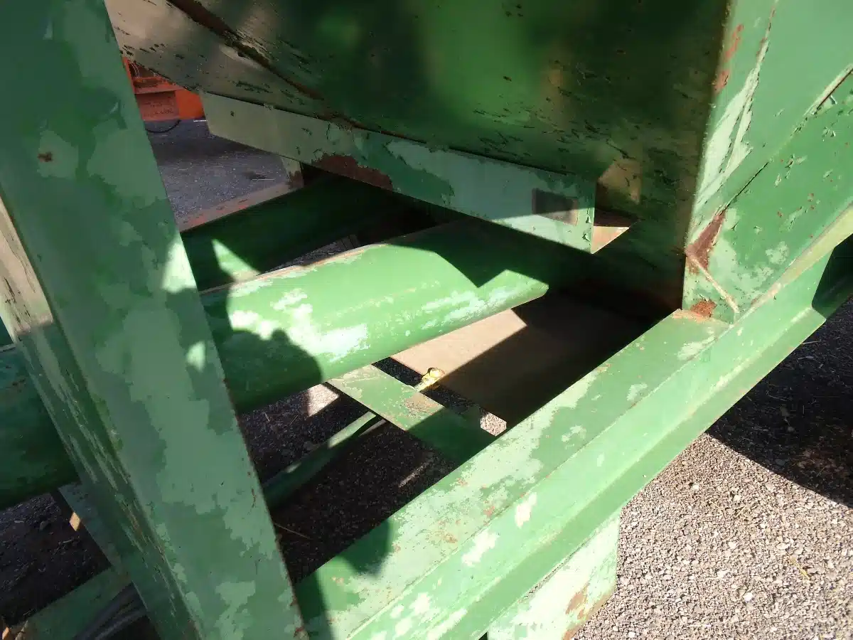 Gallery image 2 for Used John Deere 1210 Grain Cart
