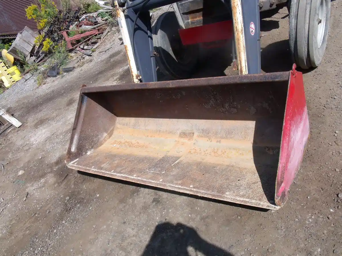 Gallery image 2 for Used Massey Ferguson 265 Tractor Loader