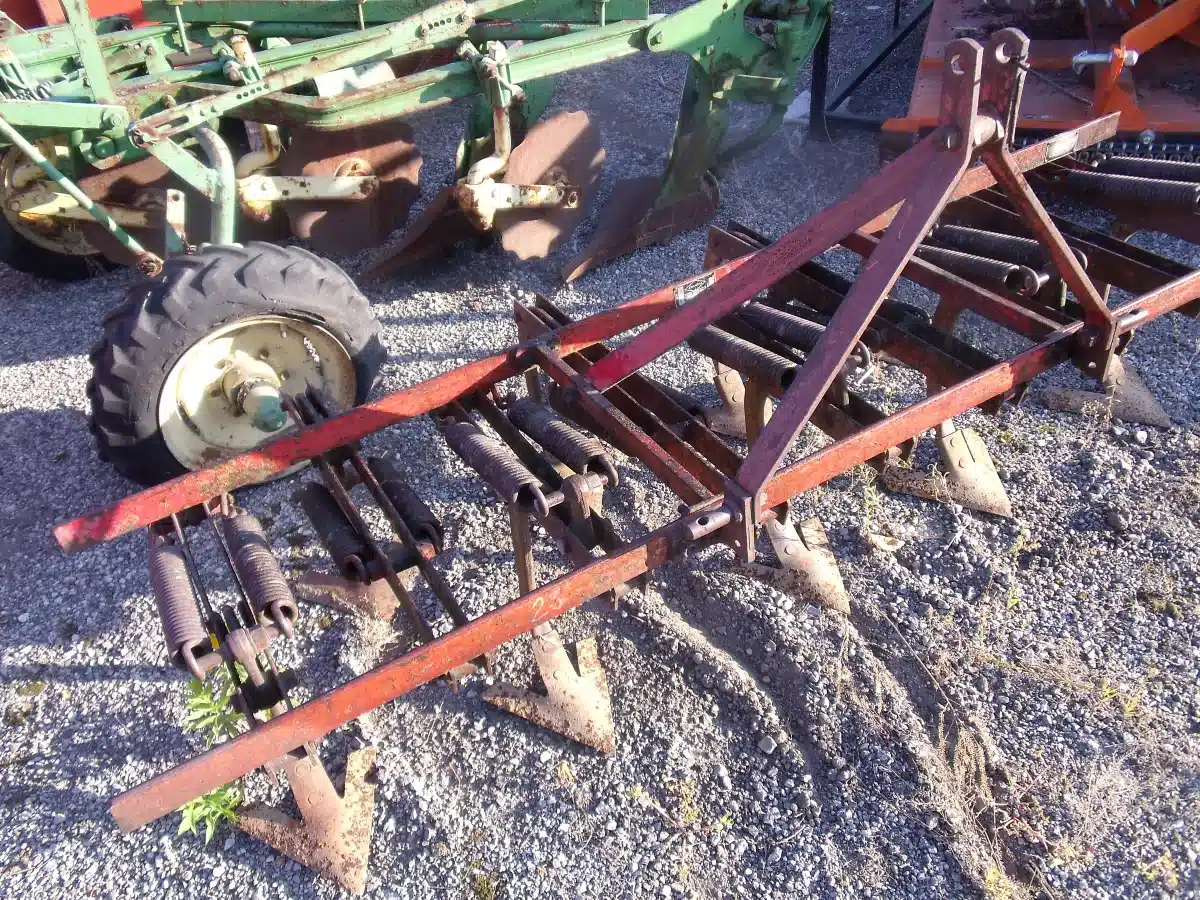 Gallery image 2 for Used Dearborn 3PTH Cultivator