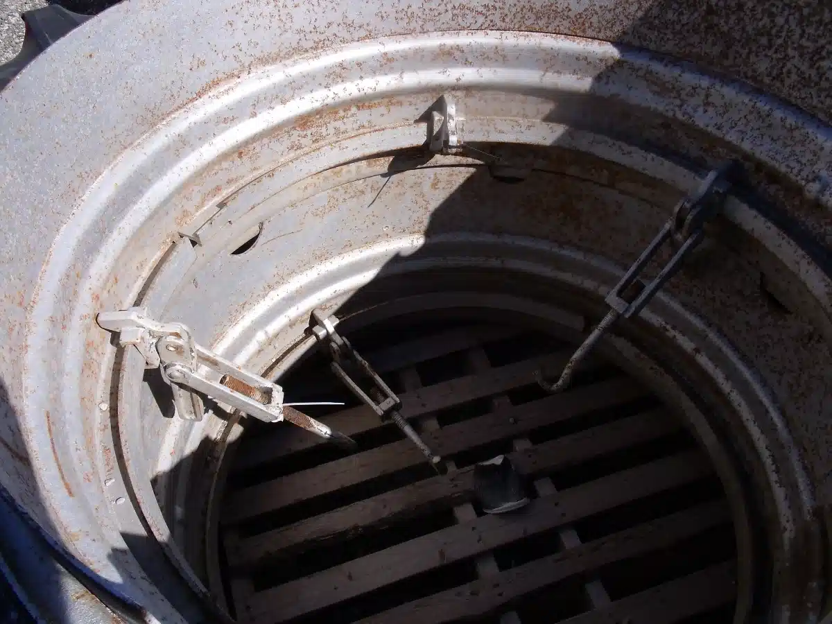 Gallery image 2 for Used Unverferth T Rail Duals