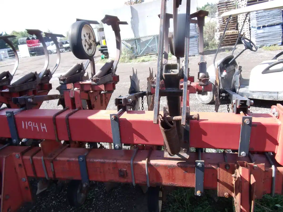 Gallery image 2 for Used International Harvester 12 Row Crop Cultivator