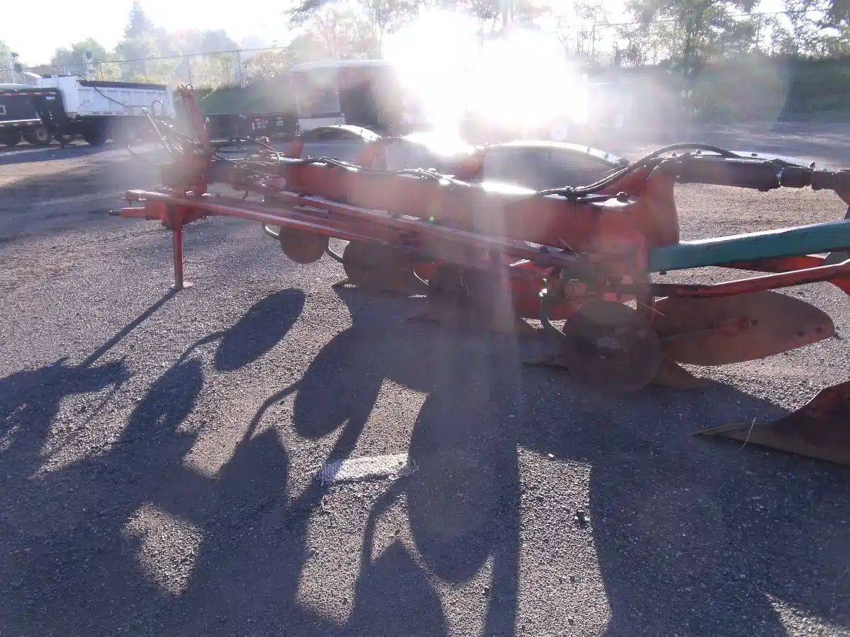 Gallery image 2 for Used Kverneland 4F Plow