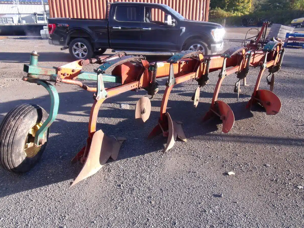 Gallery image 1 for Used Kverneland 4F Plow