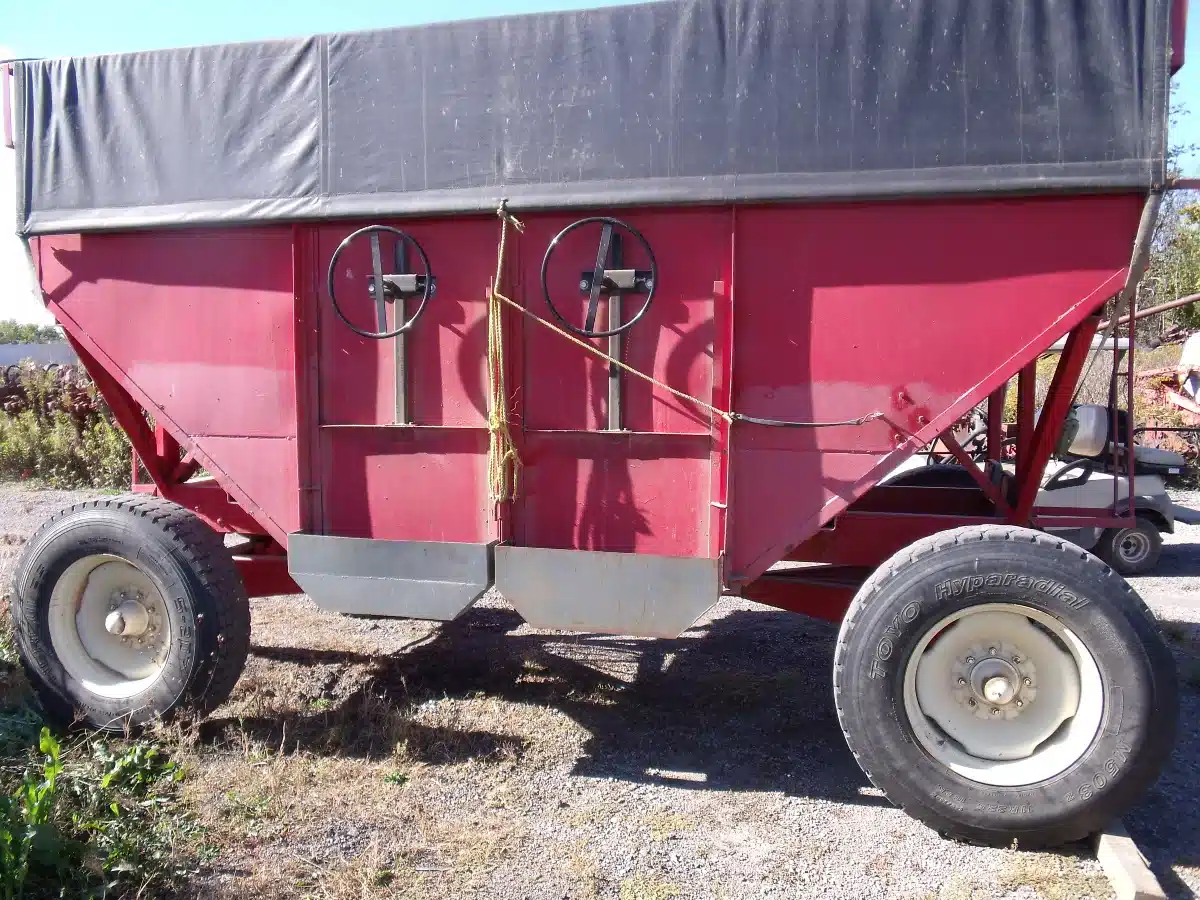 Used M&W 2 compartment Gravity Box