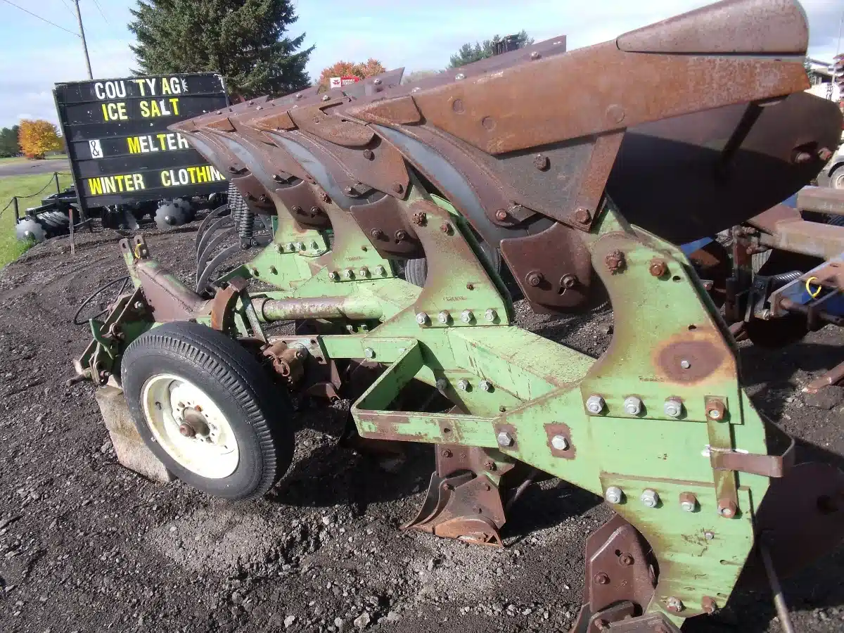 Gallery image 2 for Used John Deere 4200 Plow