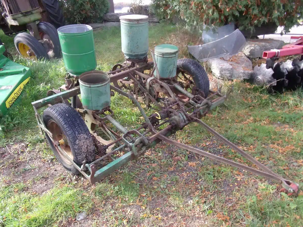 Gallery image 2 for Used John Deere 290 Planter