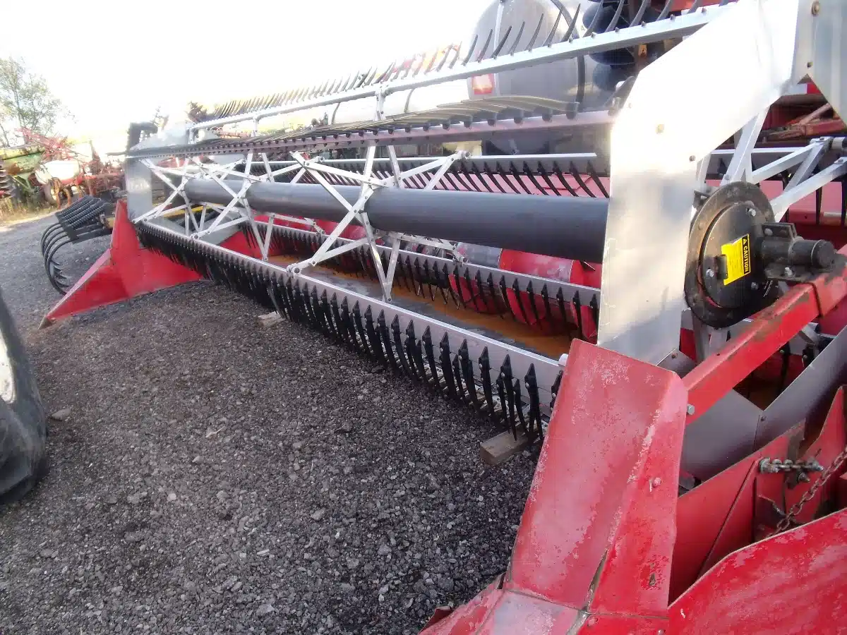 Gallery image 2 for Used Massey Ferguson 9120 Header - Auger