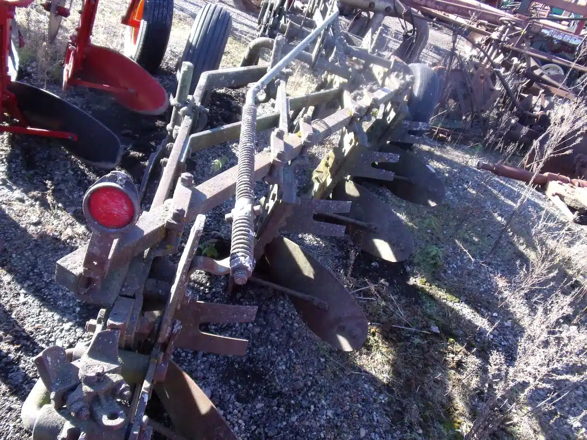 Gallery image 2 for Used John Deere 55 Plow