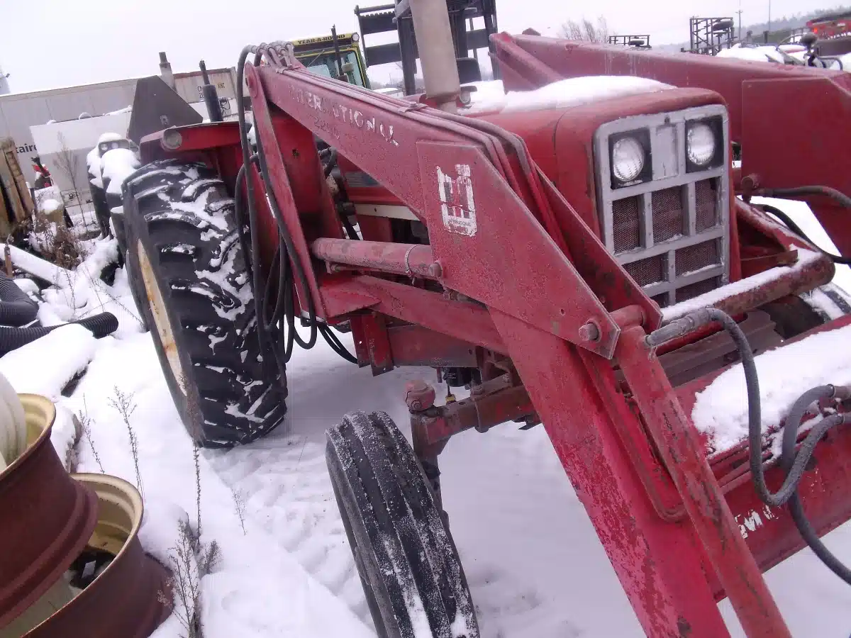 Gallery image 2 for International Harvester 574 Tractor Loader