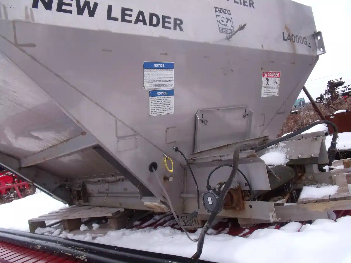 Gallery image 2 for New Leader L4000G4 Spreader - Fertilizer