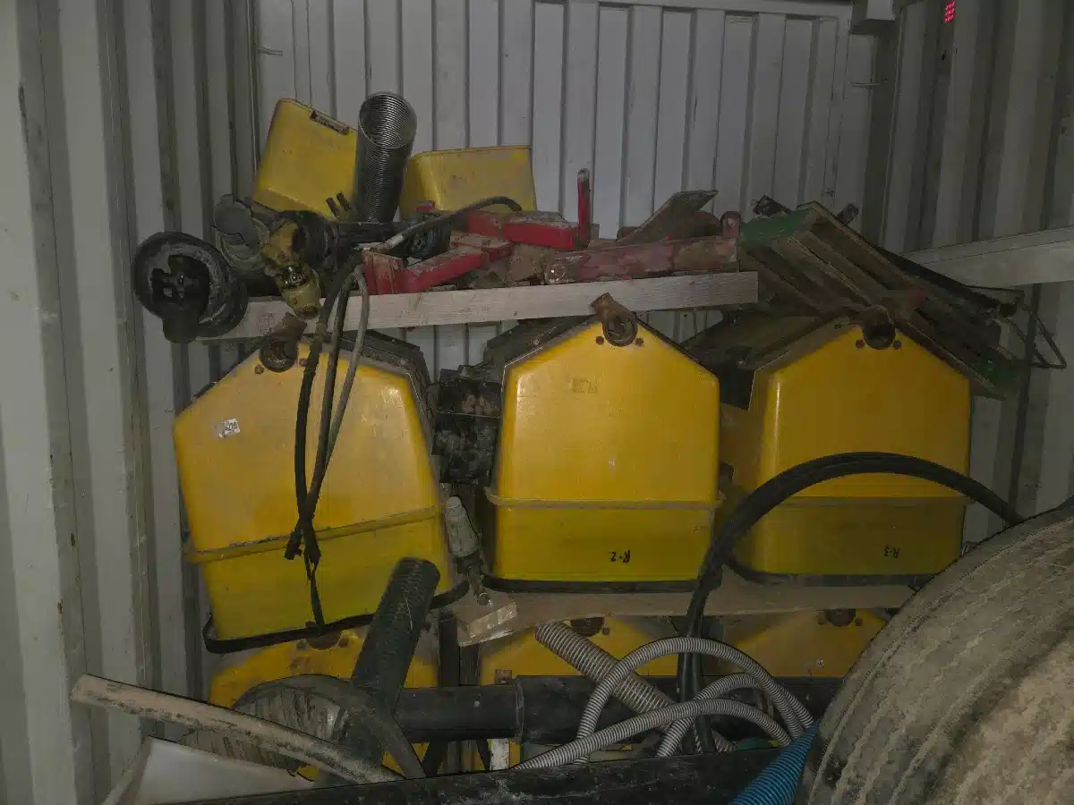 Gallery image 1 for John Deere fertilizer hoppers Attachment