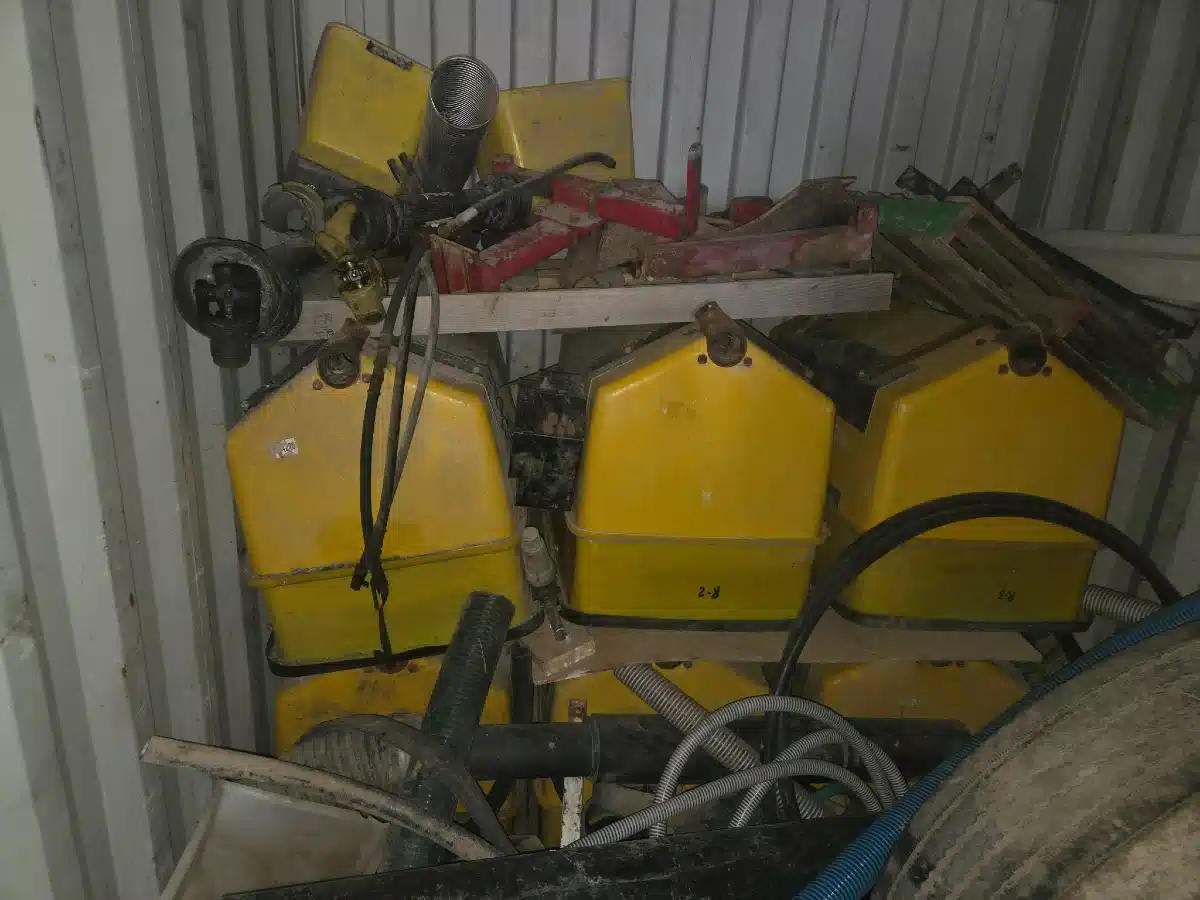 Gallery image 2 for John Deere fertilizer hoppers Attachment