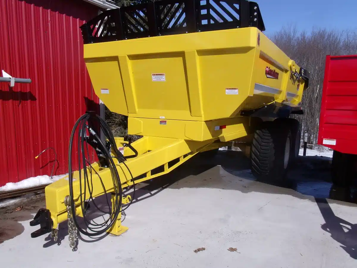 John BM Mfg Ltd. T2000LM Dump Wagon
