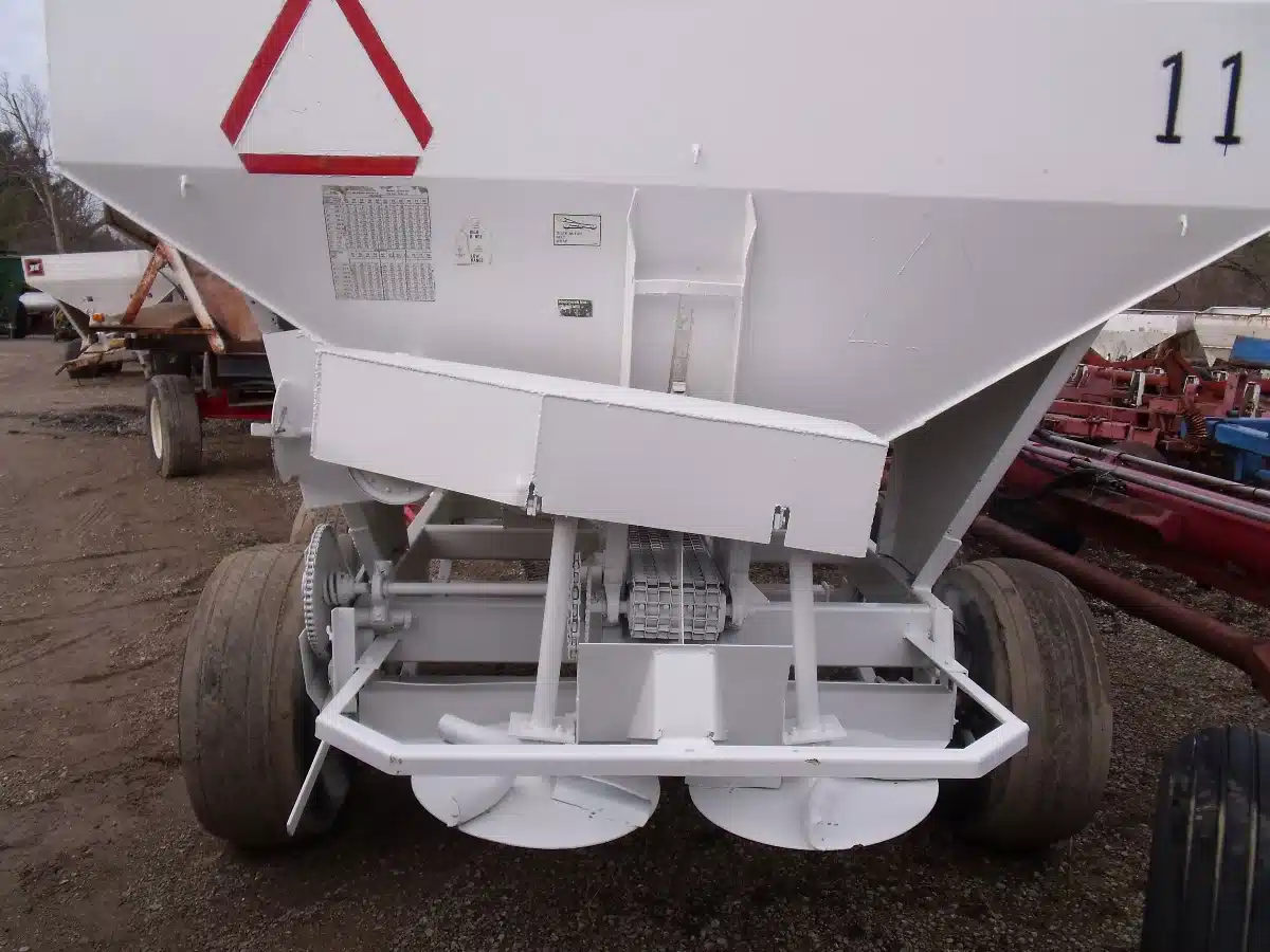 Gallery image 1 for Willmar 500 Spreader - Fertilizer