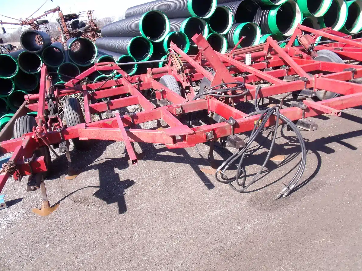 Gallery image 2 for Case IH 4800 Cultivator