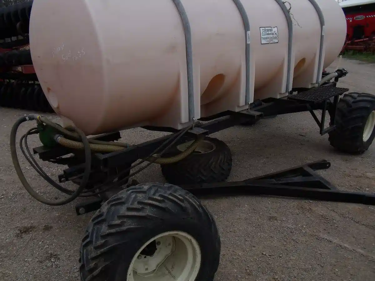 Photo de la Galerie 1 pour Yetter 1000 Gallon Réservoir