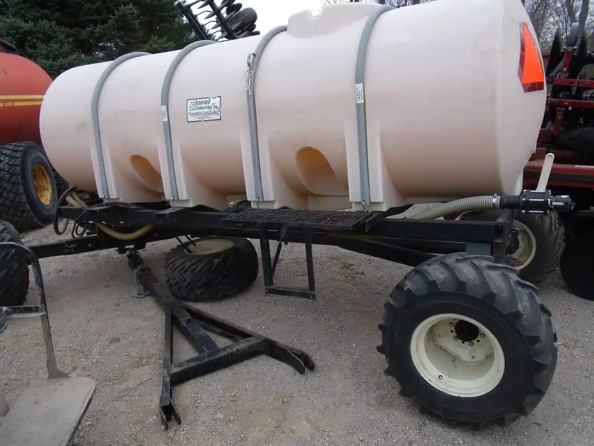 Photo de la Galerie 2 pour Yetter 1000 Gallon Réservoir