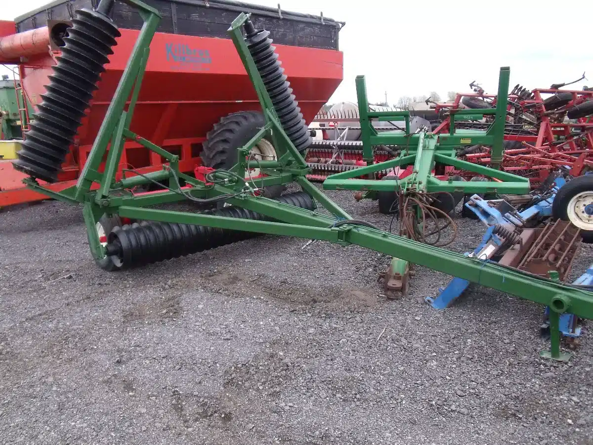 Photo de la Galerie 1 pour Brillion 24FT Rouleau émotteur'
