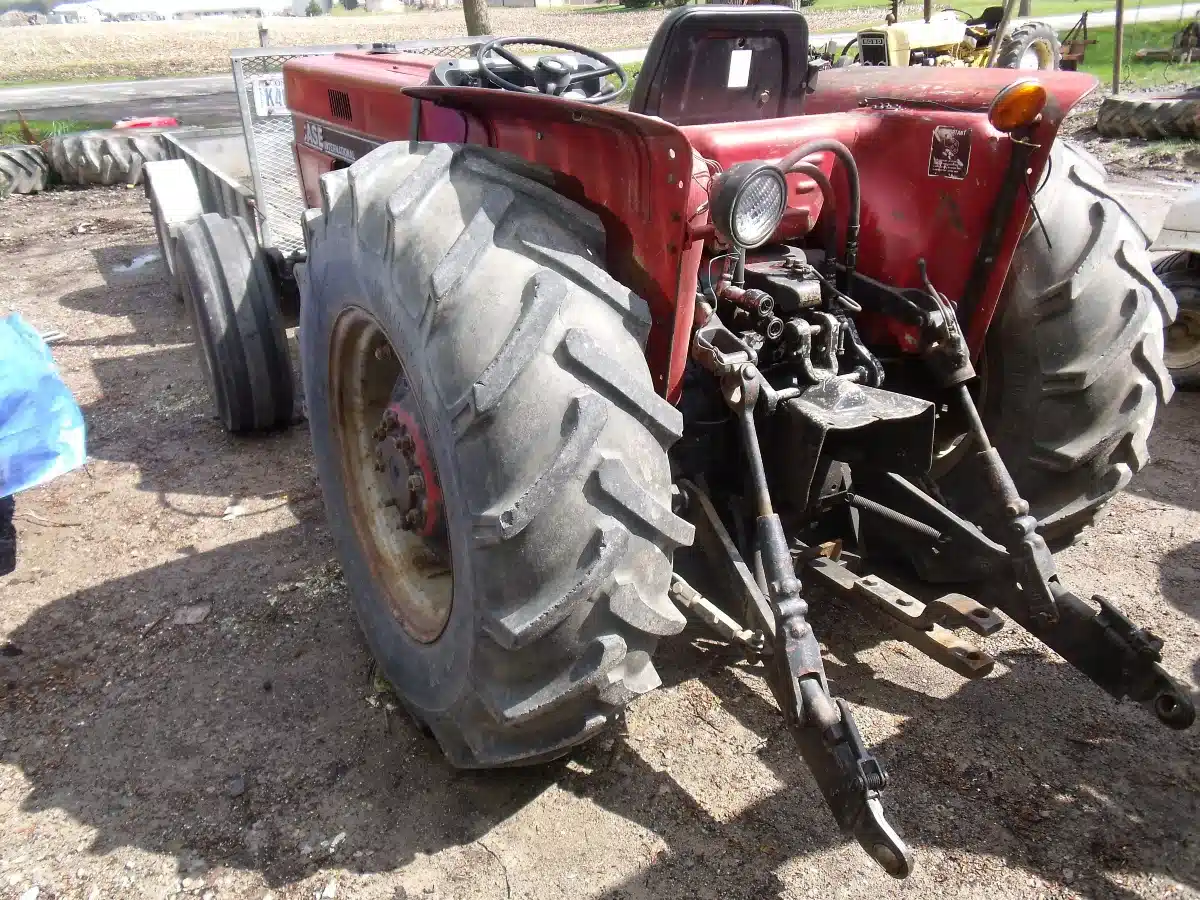 Gallery image 2 for Case IH 585 ORCHARD SPECIAL Tractor