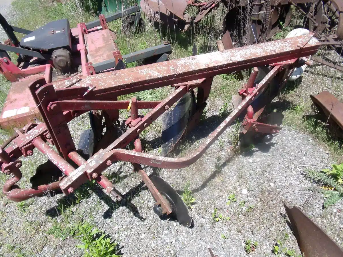 Gallery image 2 for International Harvester 530 Plow