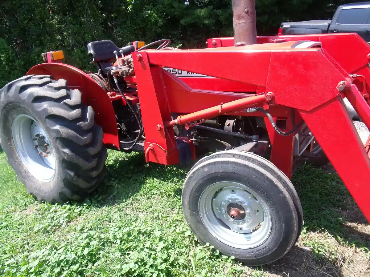 Gallery image 2 for Massey Ferguson 245 Tractor Loader