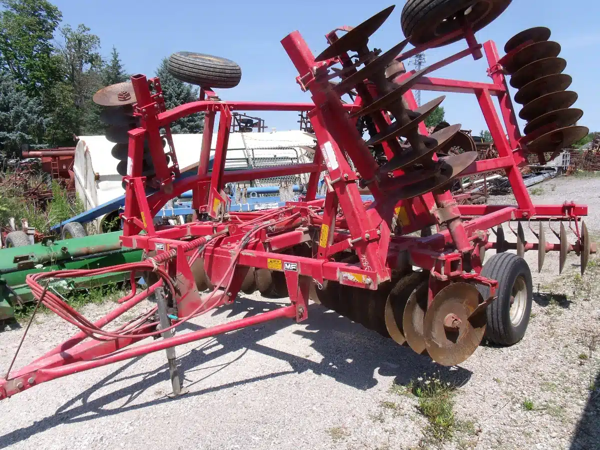 Gallery image 2 for Massey Ferguson 820 Disc