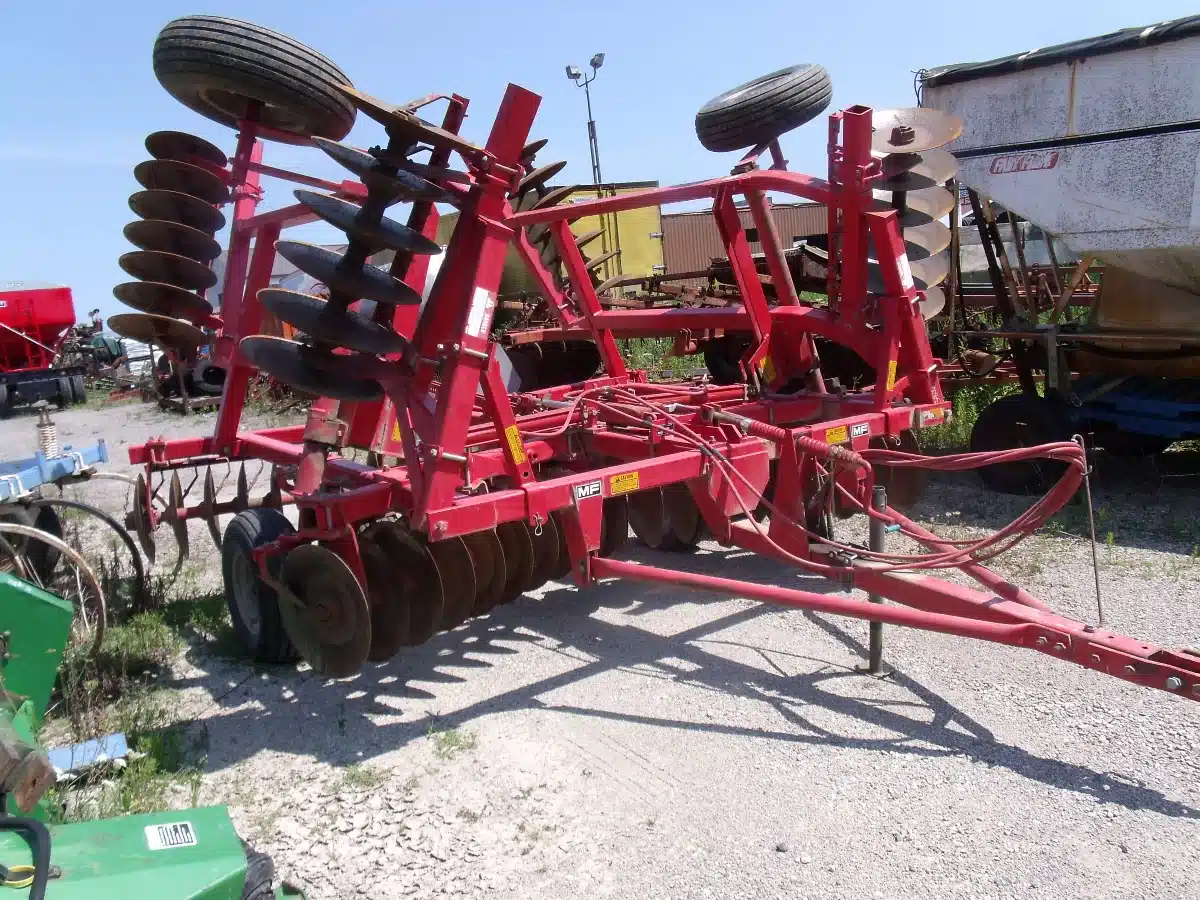 Gallery image 1 for Massey Ferguson 820 Disc