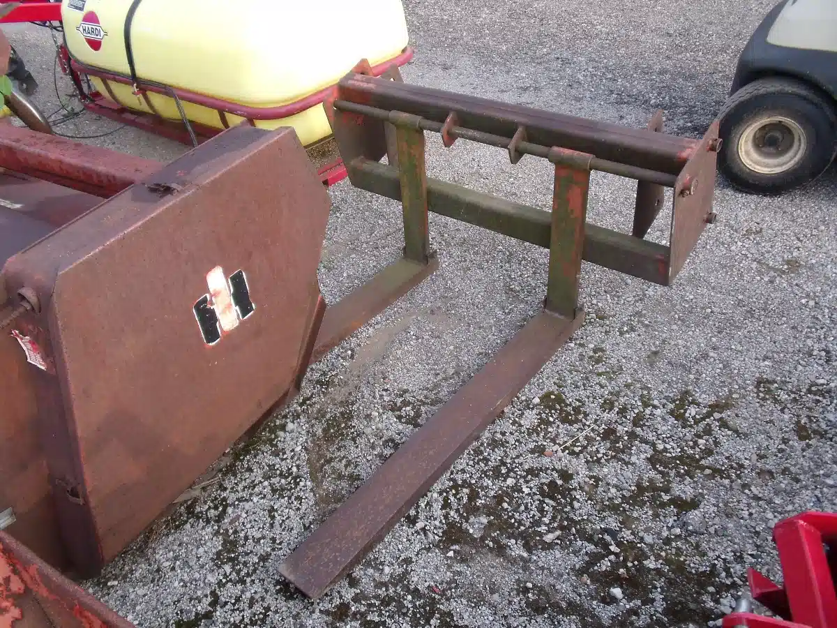 Photo de la Galerie 2 pour Massey Ferguson 232 Fourche à palette
