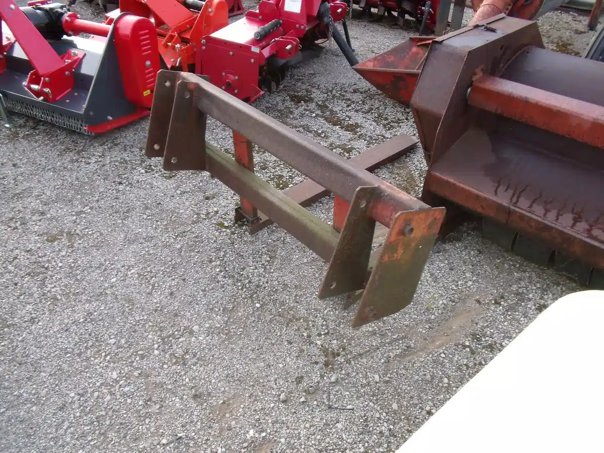 Photo de la Galerie 1 pour Massey Ferguson 232 Fourche à palette
