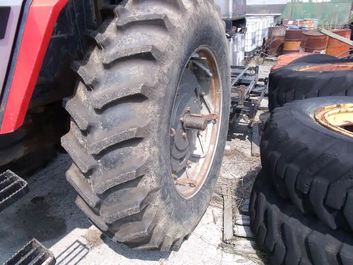 Gallery image 2 for Massey Ferguson 3650 Tractor