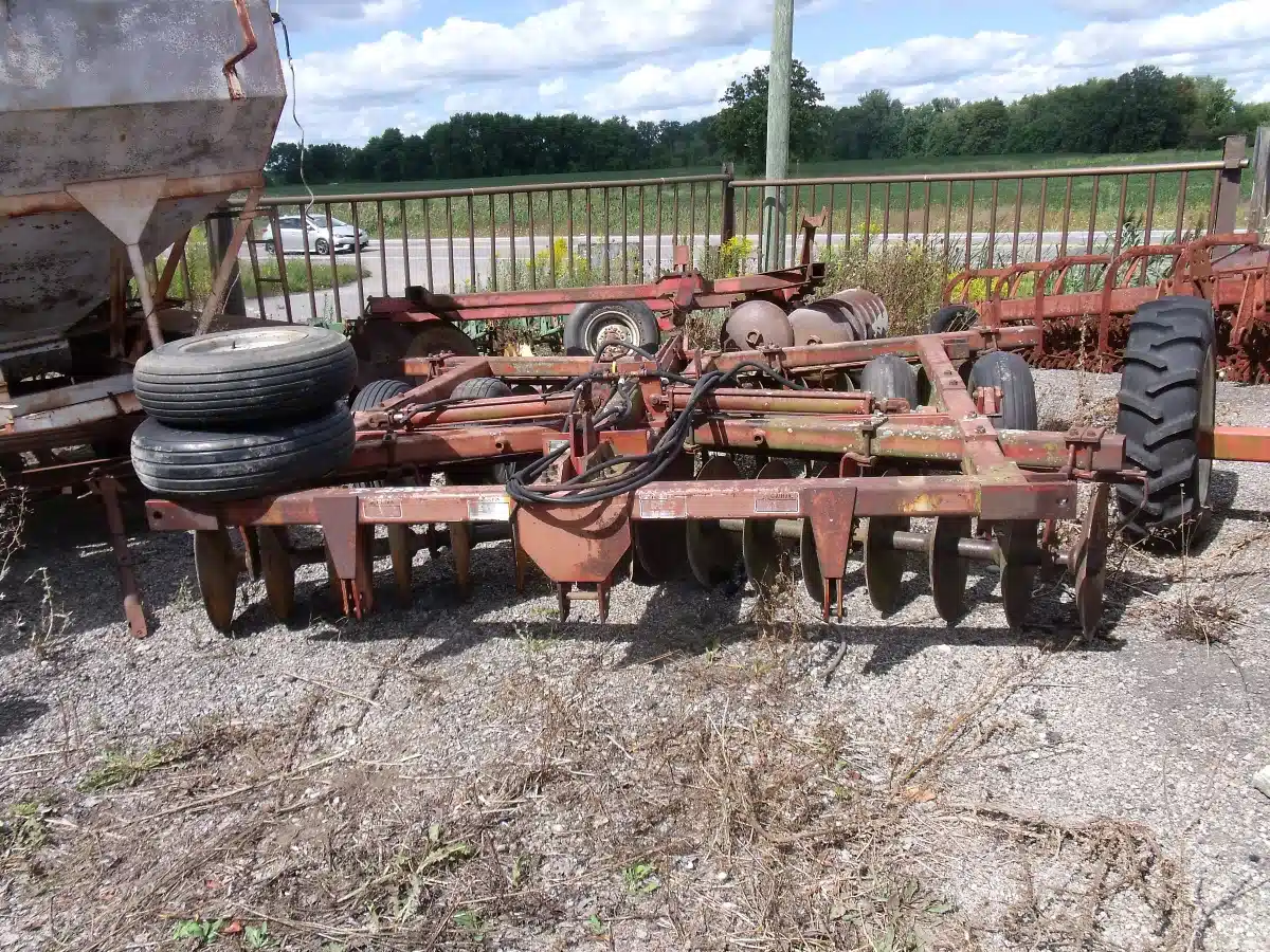 Photo de la Galerie 1 pour Massey Ferguson 820 Disque