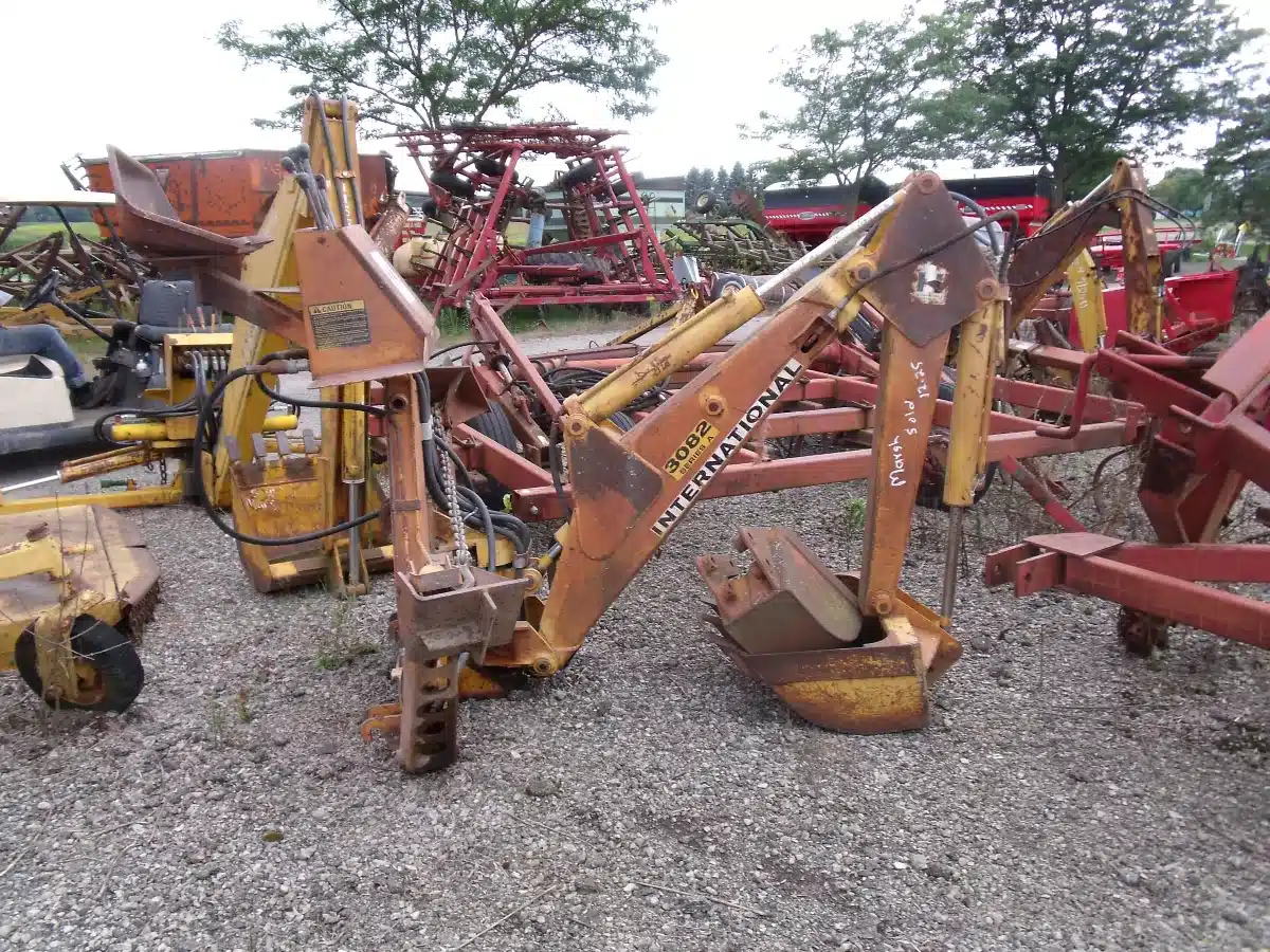 Gallery image 1 for International Harvester 3082A Backhoe Attachment