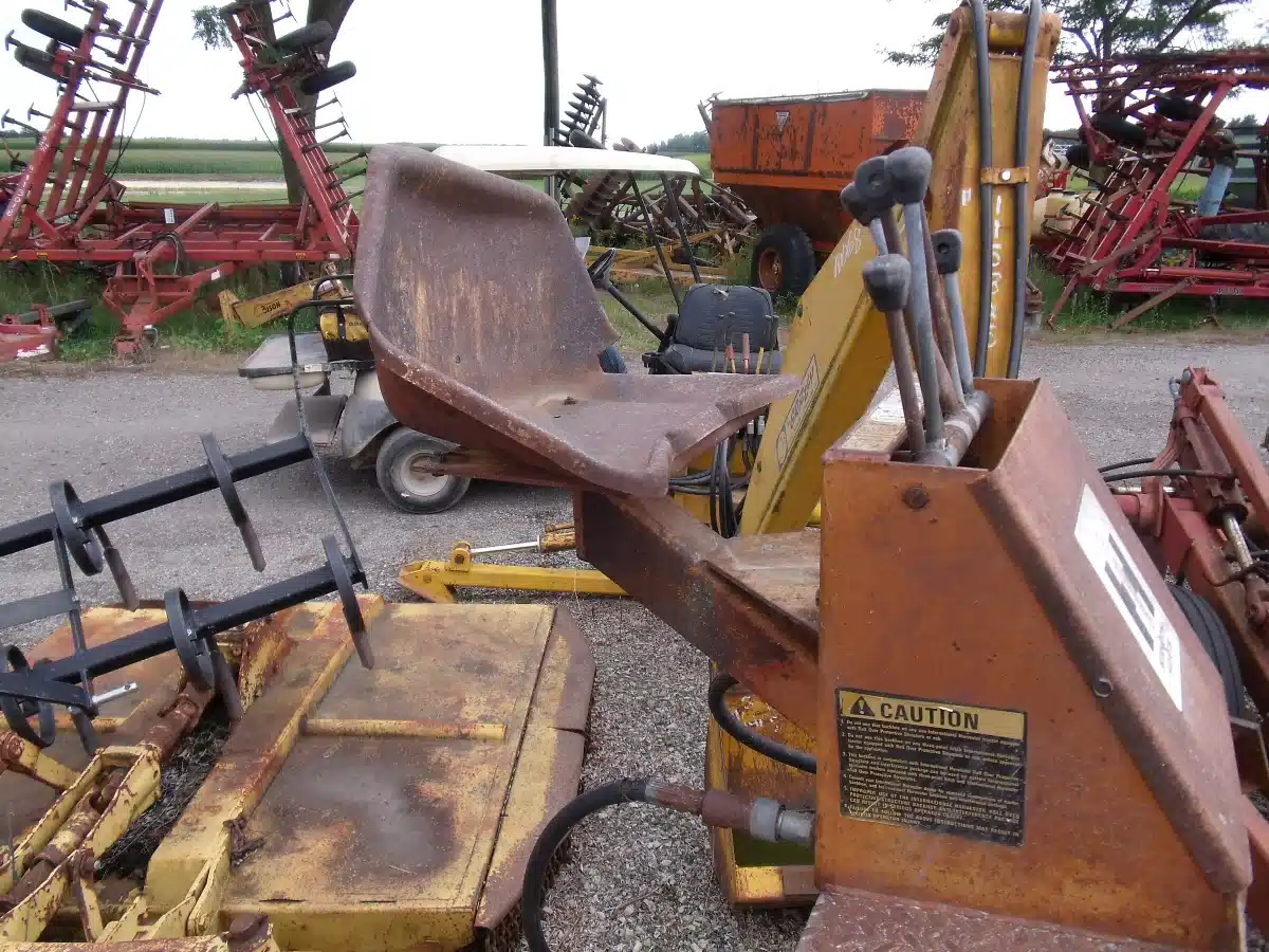 Gallery image 2 for International Harvester 3082A Backhoe Attachment