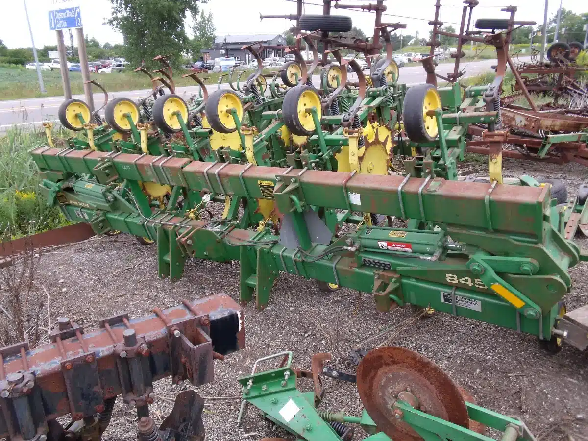 Gallery image 1 for John Deere 845 Row Crop Cultivator