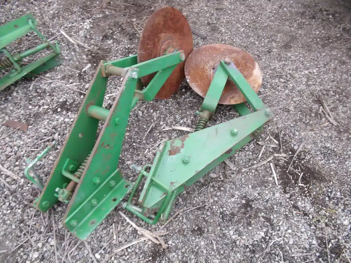 Gallery image 2 for John Deere 845 Row Crop Cultivator