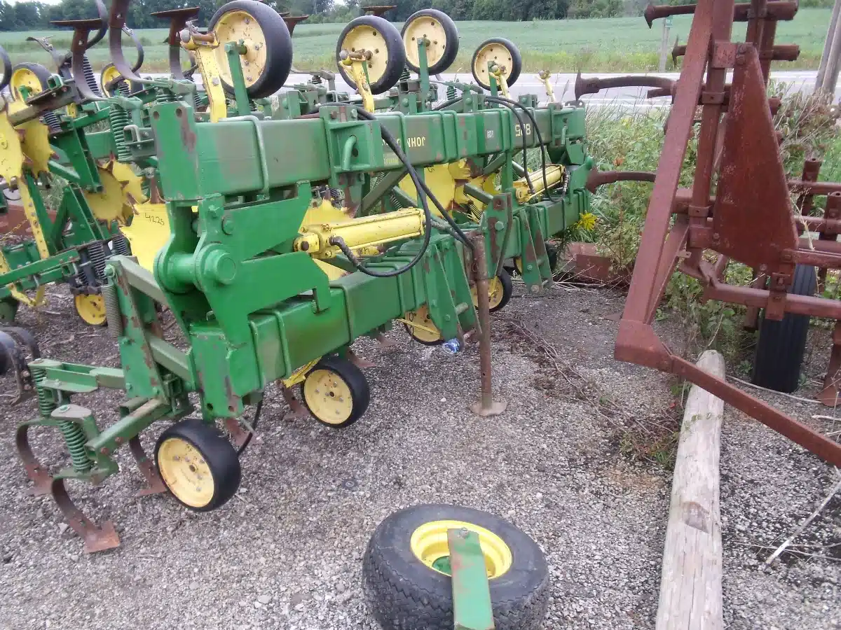 Photo de la Galerie 1 pour John Deere 825 cultivateur - en rang