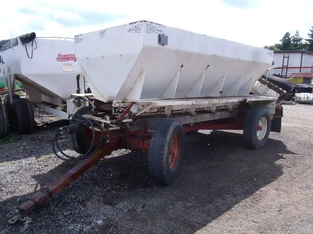 Photo de la Galerie 1 pour New Leader Ag Spectrum Spreader - Lime