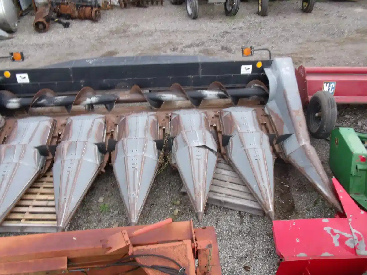 Gallery image 1 for Gleaner R630 Header - Row Crop