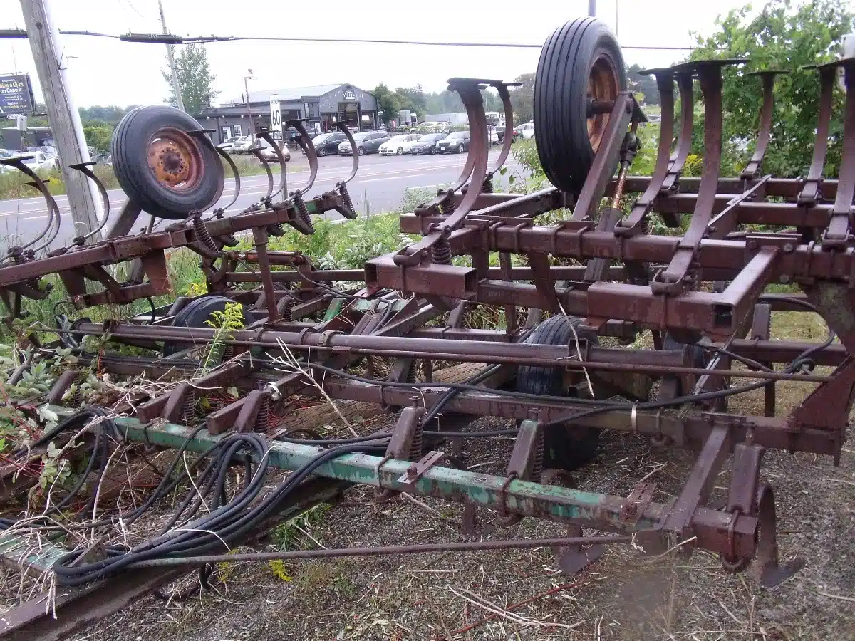 Gallery image 1 for John Deere 1010 Cultivator
