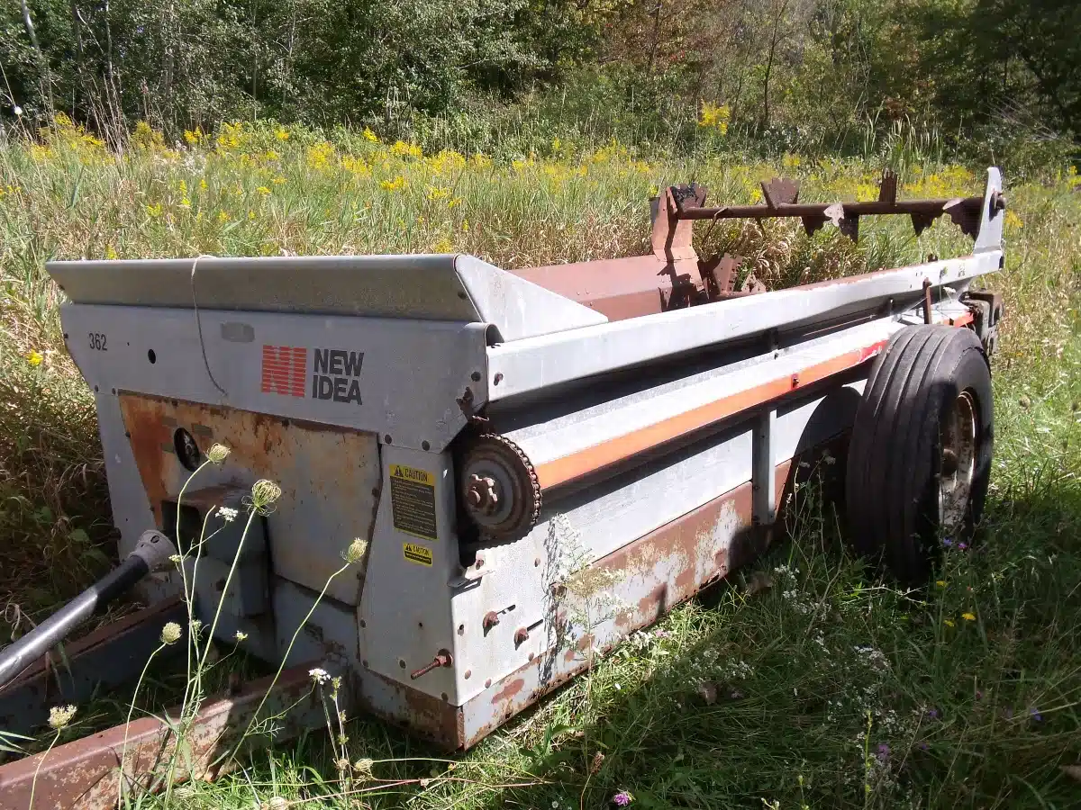 Gallery image 2 for New Idea 362 Manure Spreader