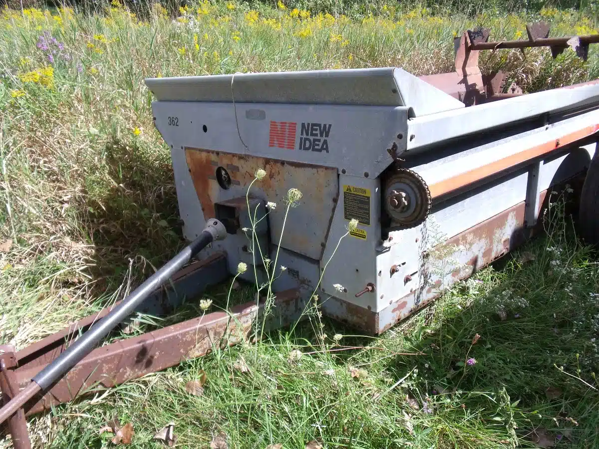 Gallery image 1 for New Idea 362 Manure Spreader