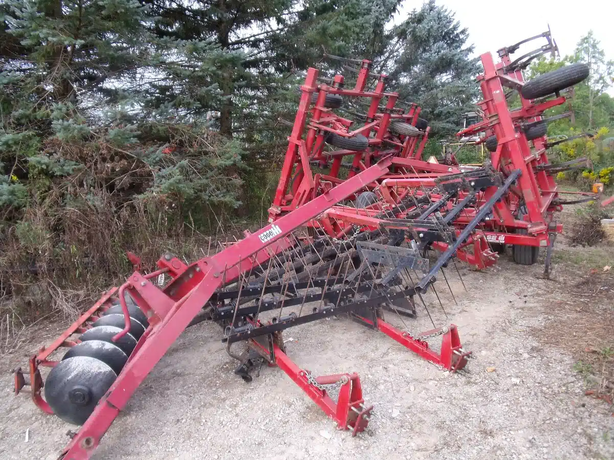 Gallery image 2 for Case IH 4300 Cultivator