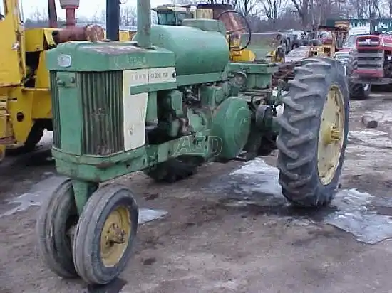 Gallery image 1 for Used John Deere 620 Tractor