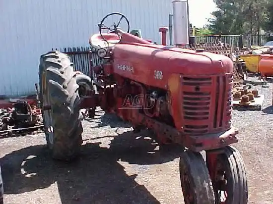 Gallery image 1 for Used Farmall 300 Tractor