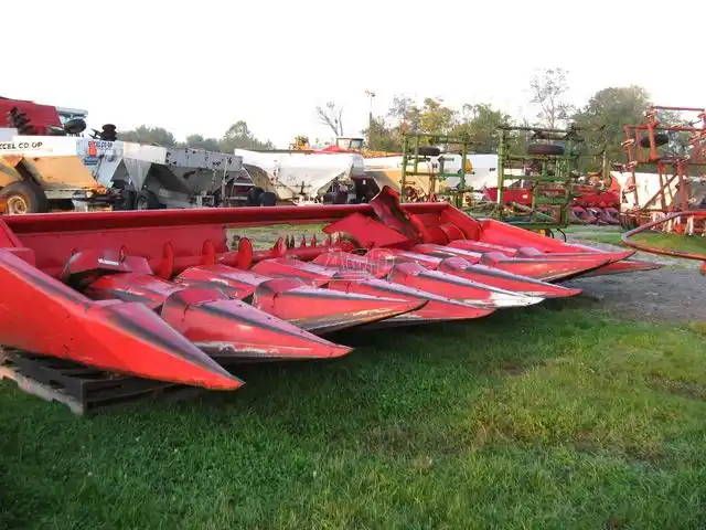 Gallery image 1 for Used Massey Ferguson 1183 Header - Row Crop